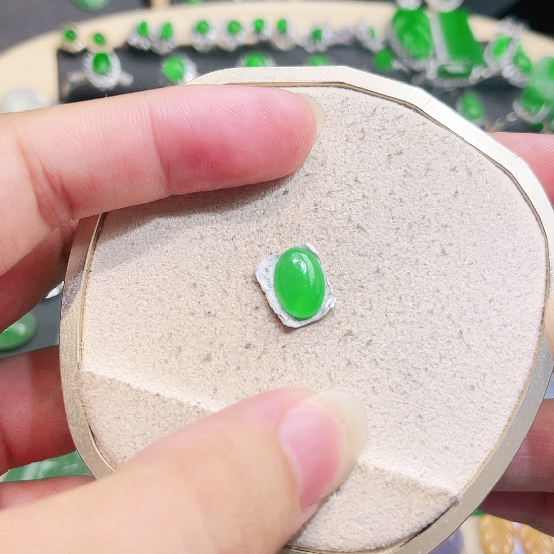 未镶嵌挂件翡翠裸石