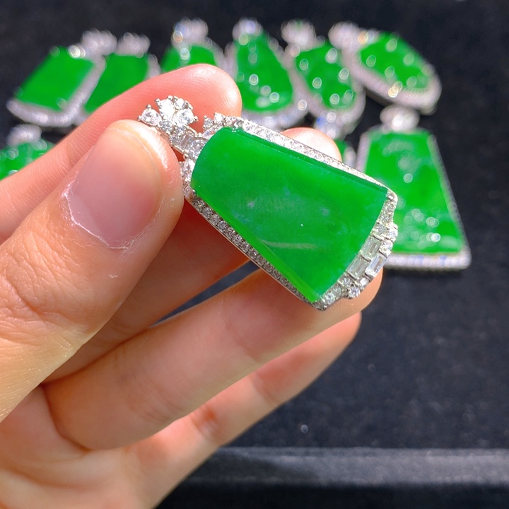 翡翠颈饰银S925镶嵌一个