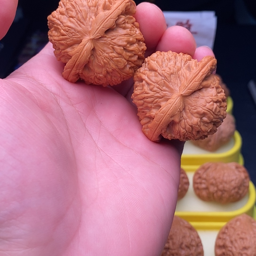 桃核把件山地闷白尺寸46