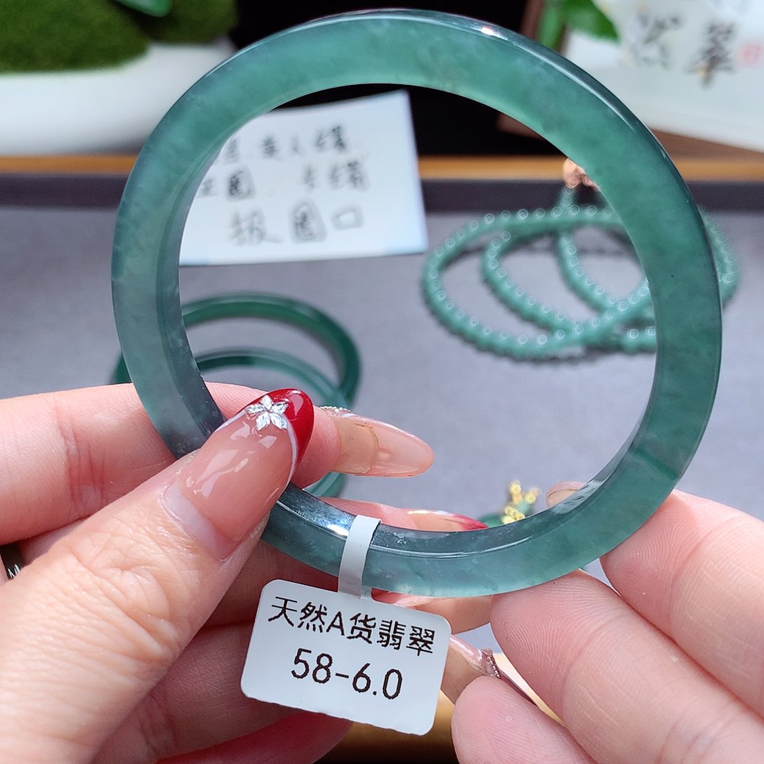 翡翠手镯（圆镯）未镶嵌