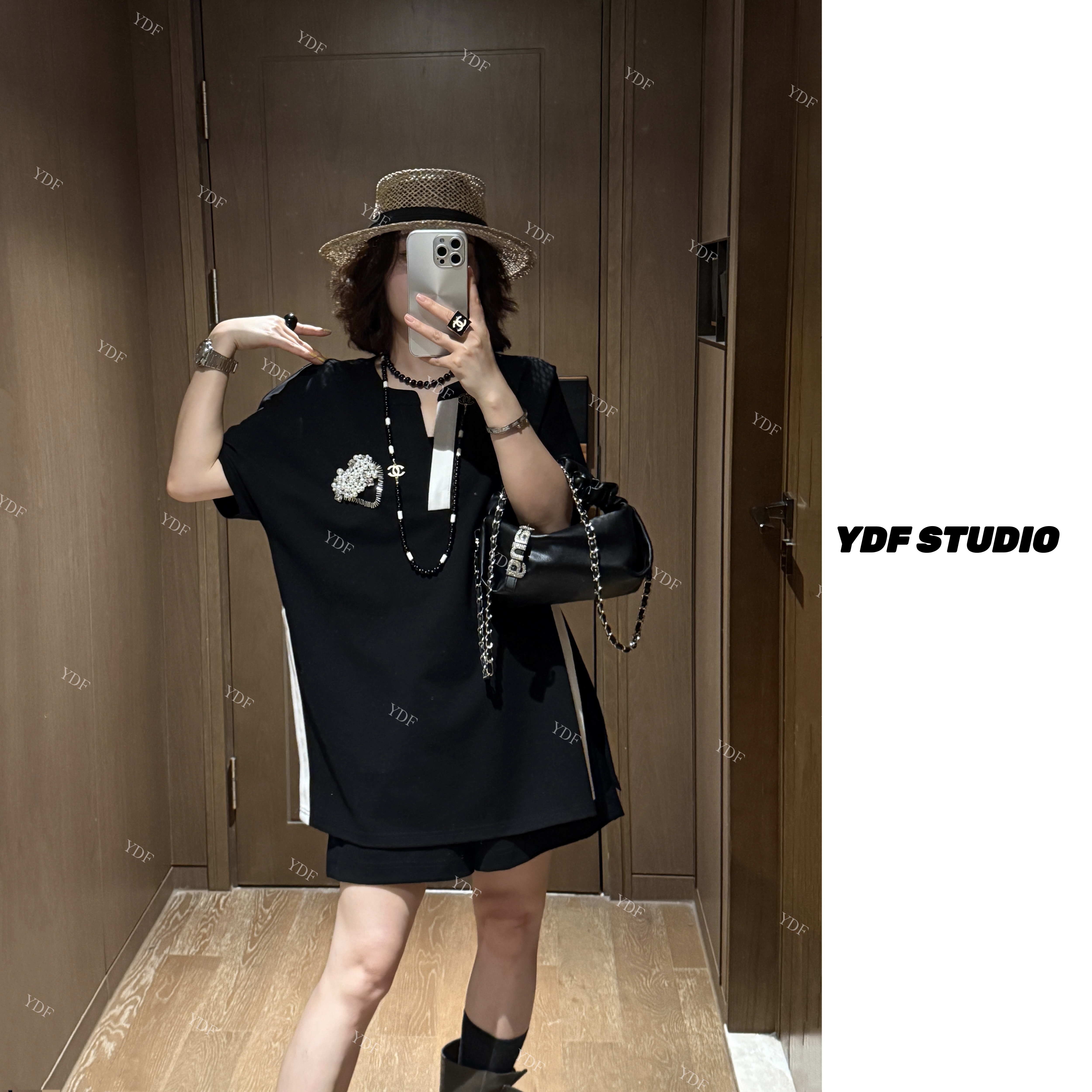 YDFSTUDIO小众【心动日常】欧货高品重工撞色V领设计上衣+短裤套装