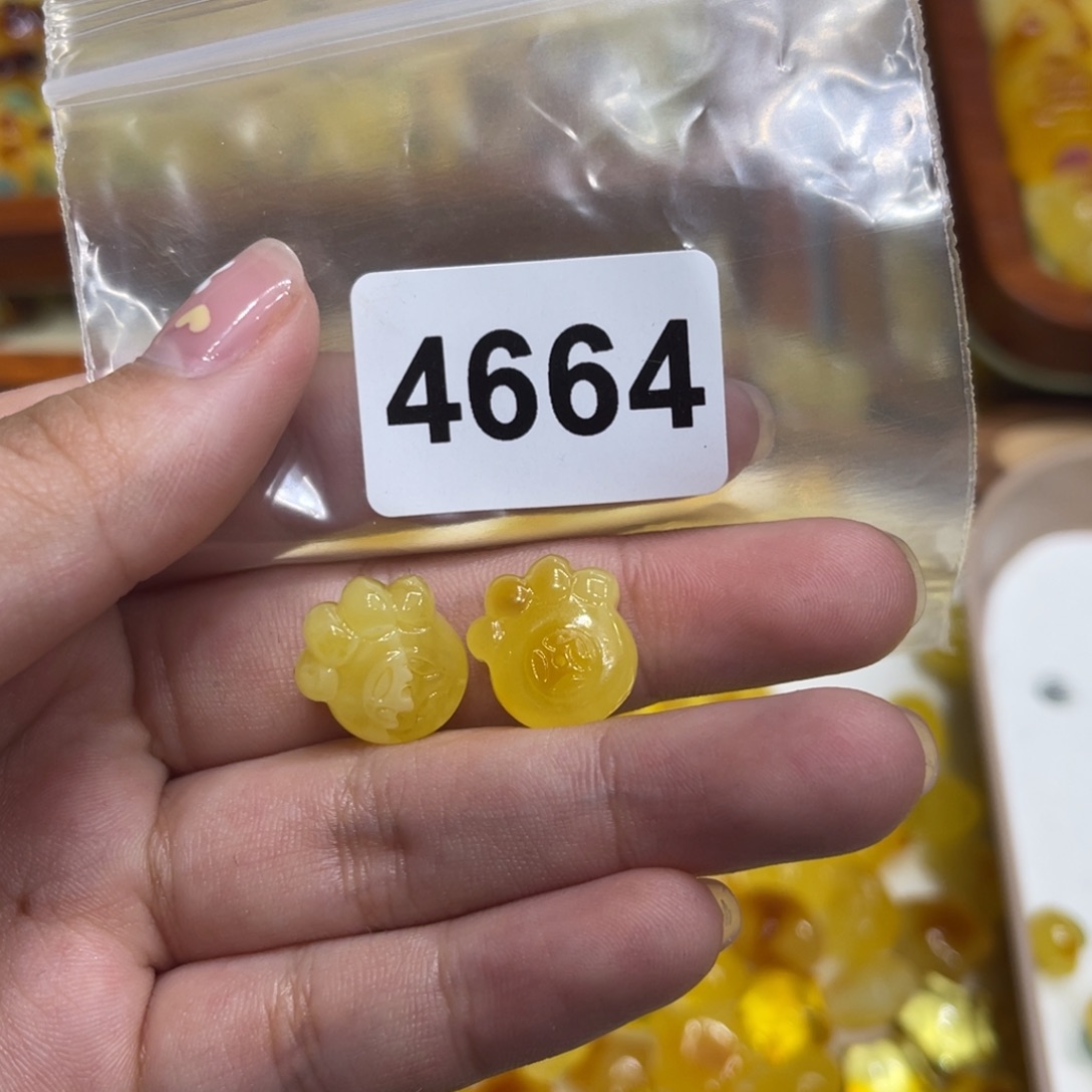 琥珀珠宝奇石未镶嵌