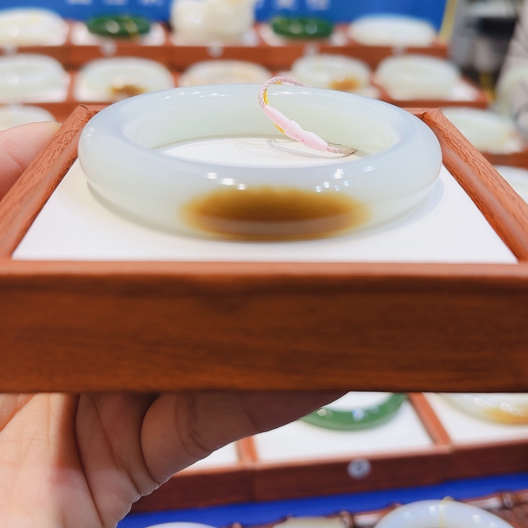 和田玉未镶嵌手镯