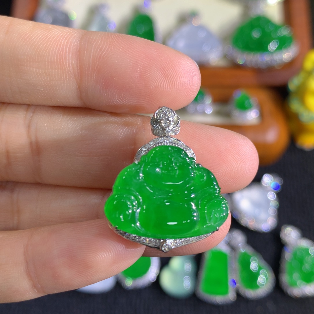 翡翠18K金镶嵌颈饰