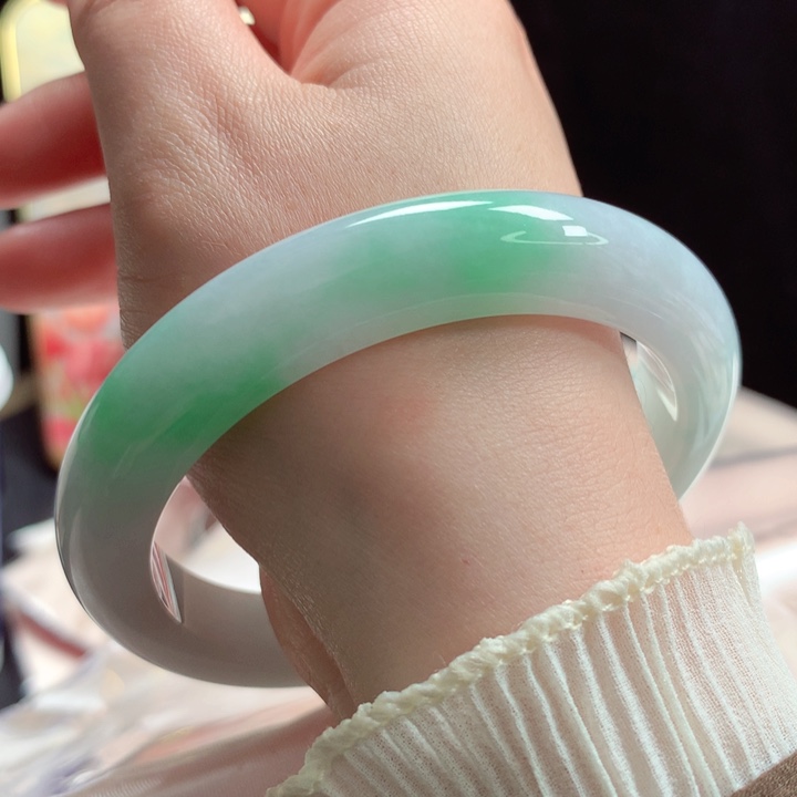 翡翠手镯未镶嵌白底青30