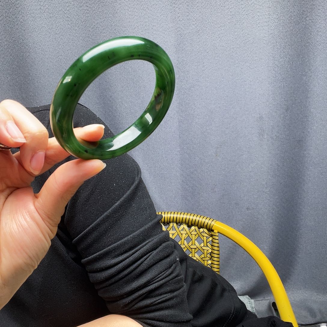 萍***6和田玉未镶嵌手镯