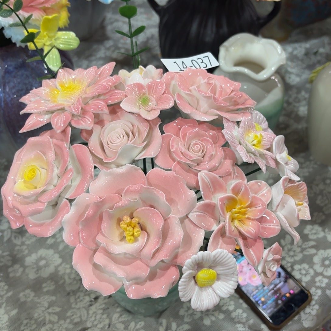 1437 陶瓷花拍满20元发货，退款拉黑