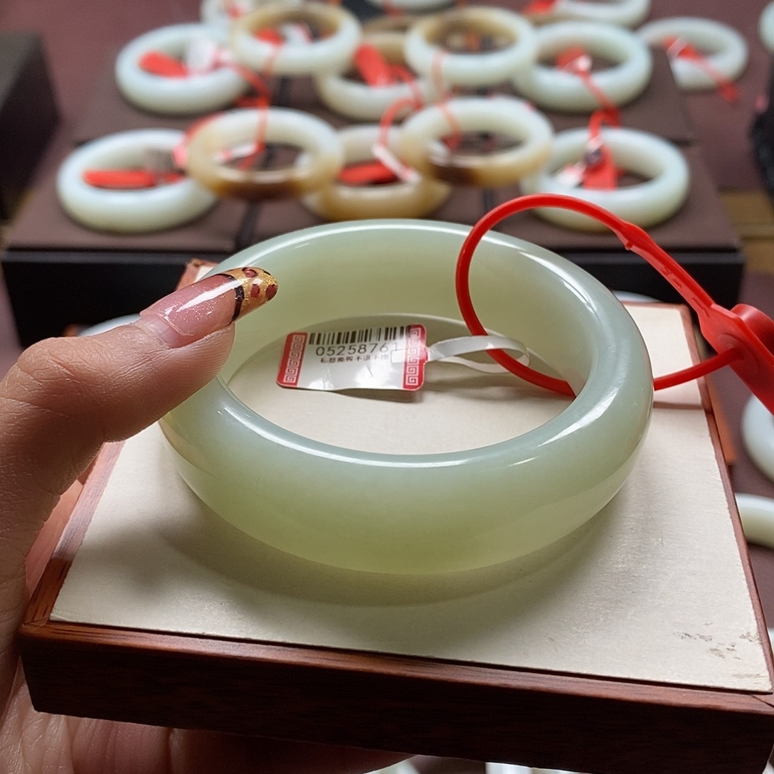 和田玉手镯未镶嵌素*