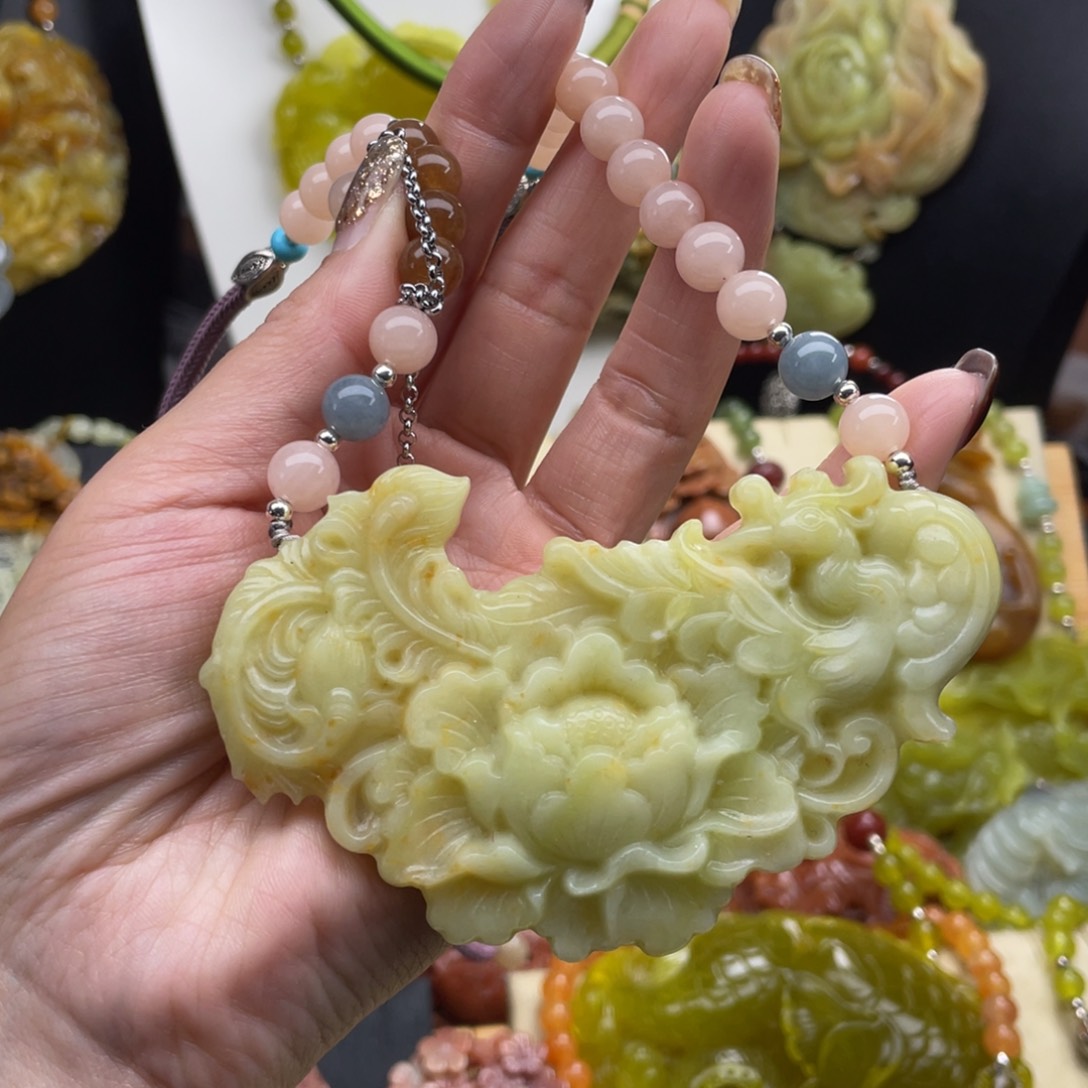 未镶嵌蛇纹石玉颈饰