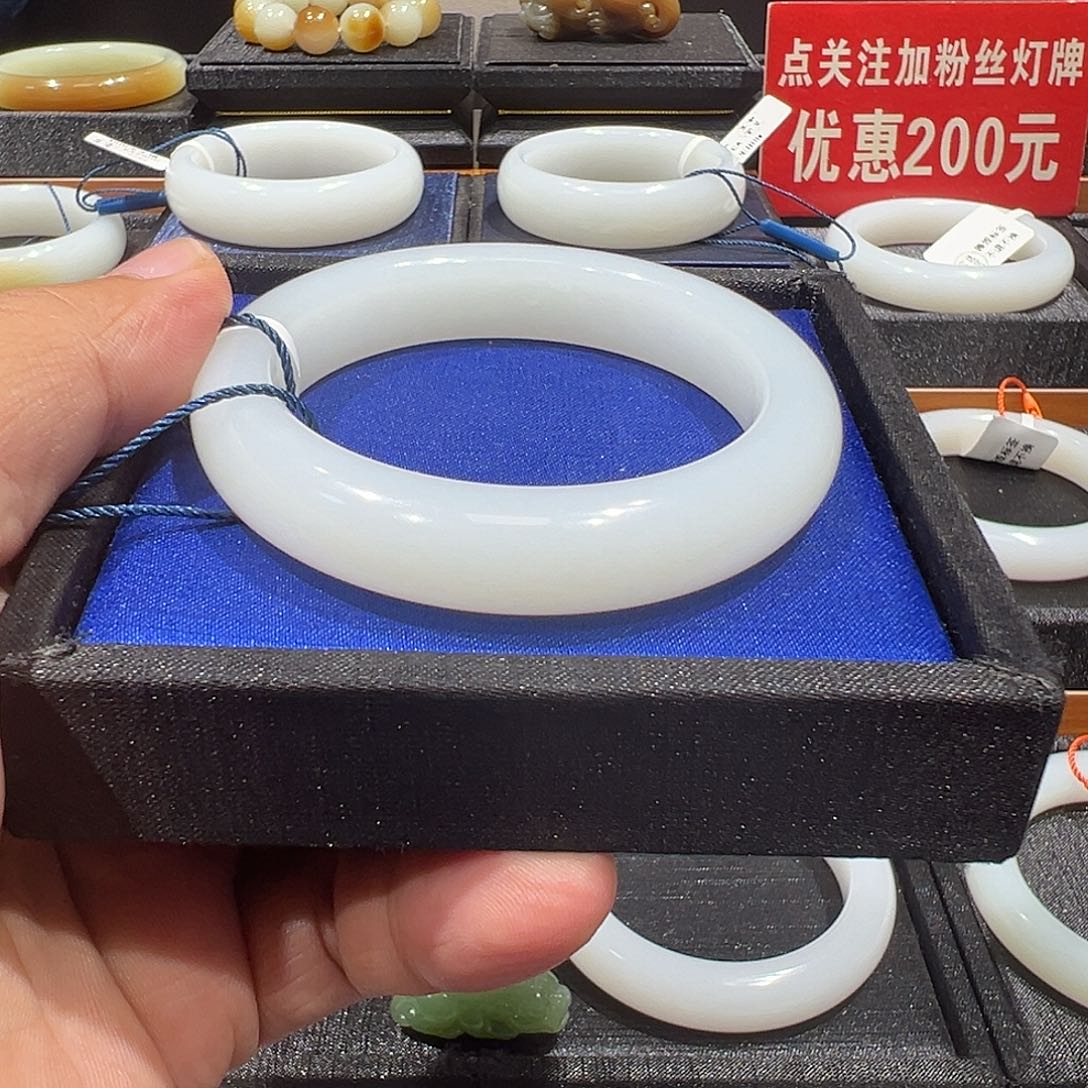 池***_和田玉手镯未镶嵌