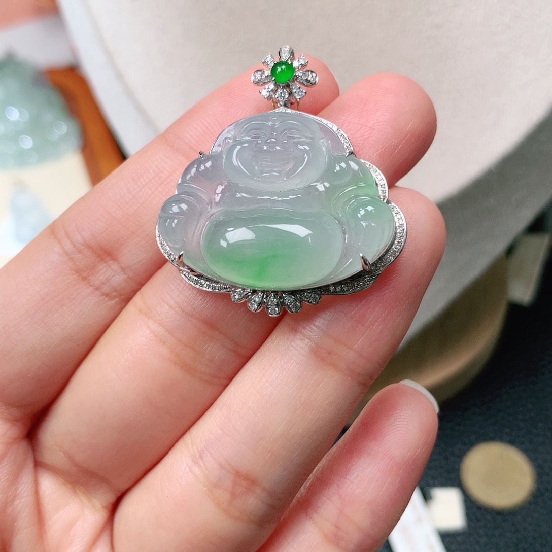 颈饰18K金镶嵌翡翠佛公
