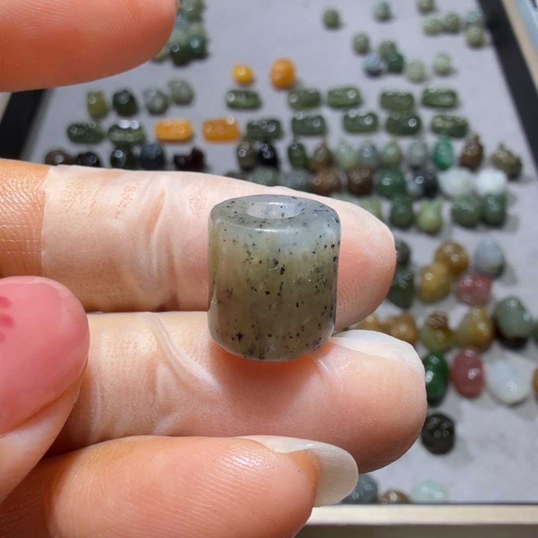 阿***娴和田玉未镶嵌珠宝奇石