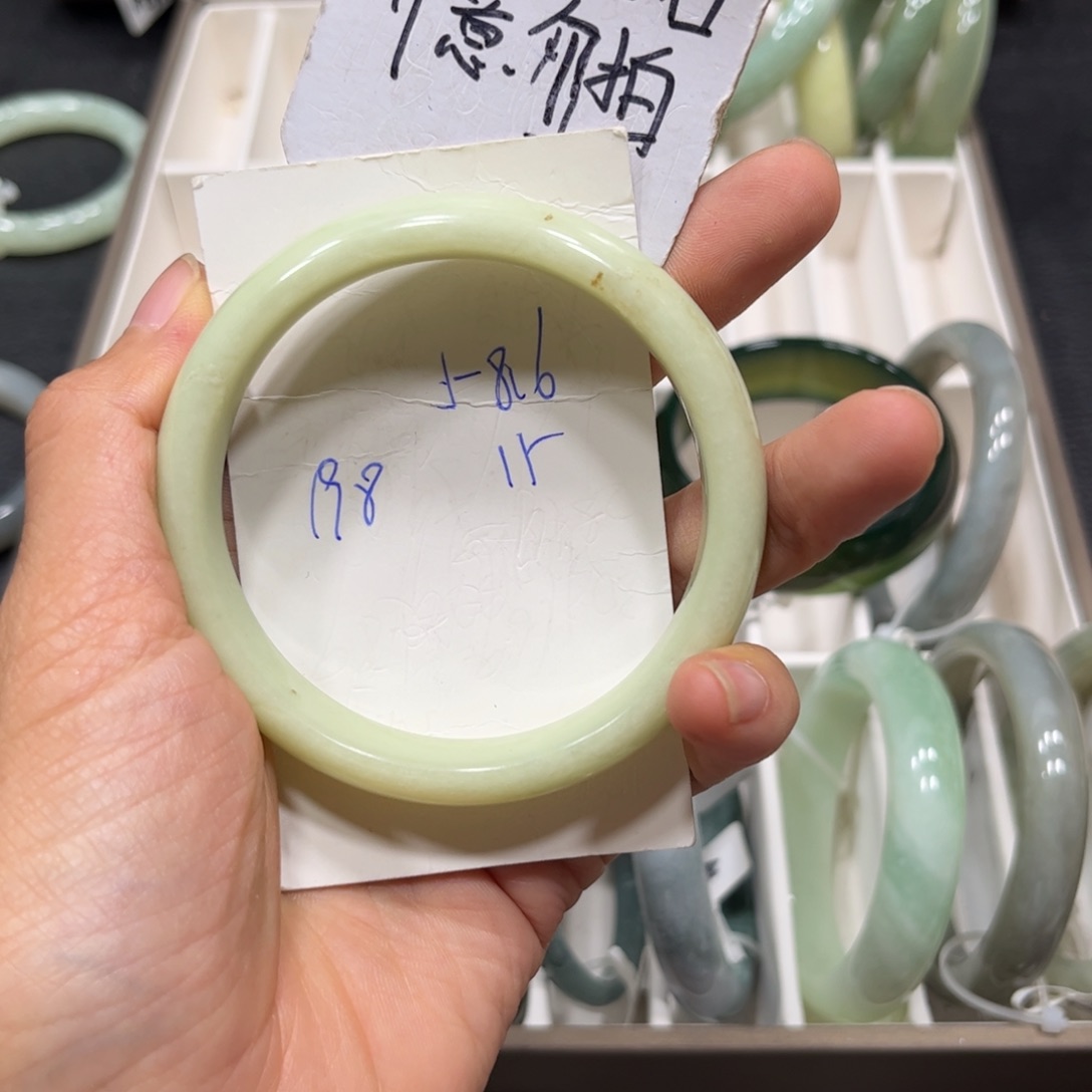 未镶嵌蛇纹石玉手镯