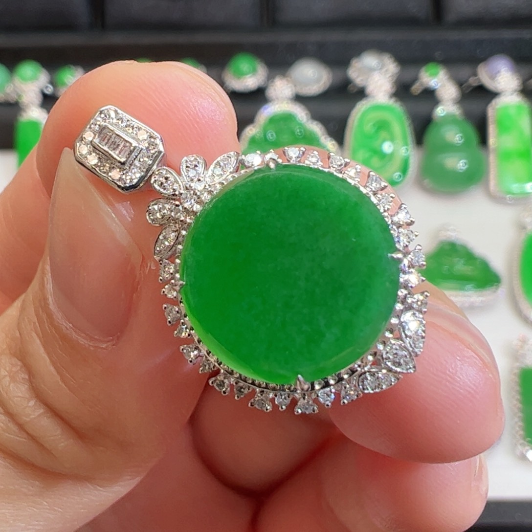 翡翠吊坠(不含链)18K金镶嵌