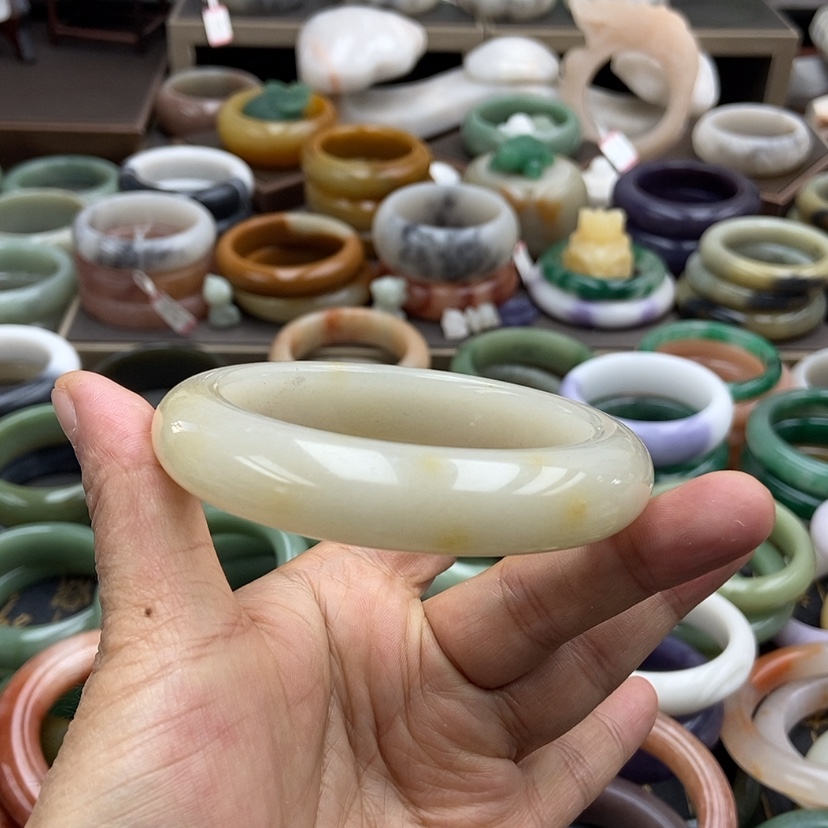 【闪购商品】石英质玉手镯未镶嵌