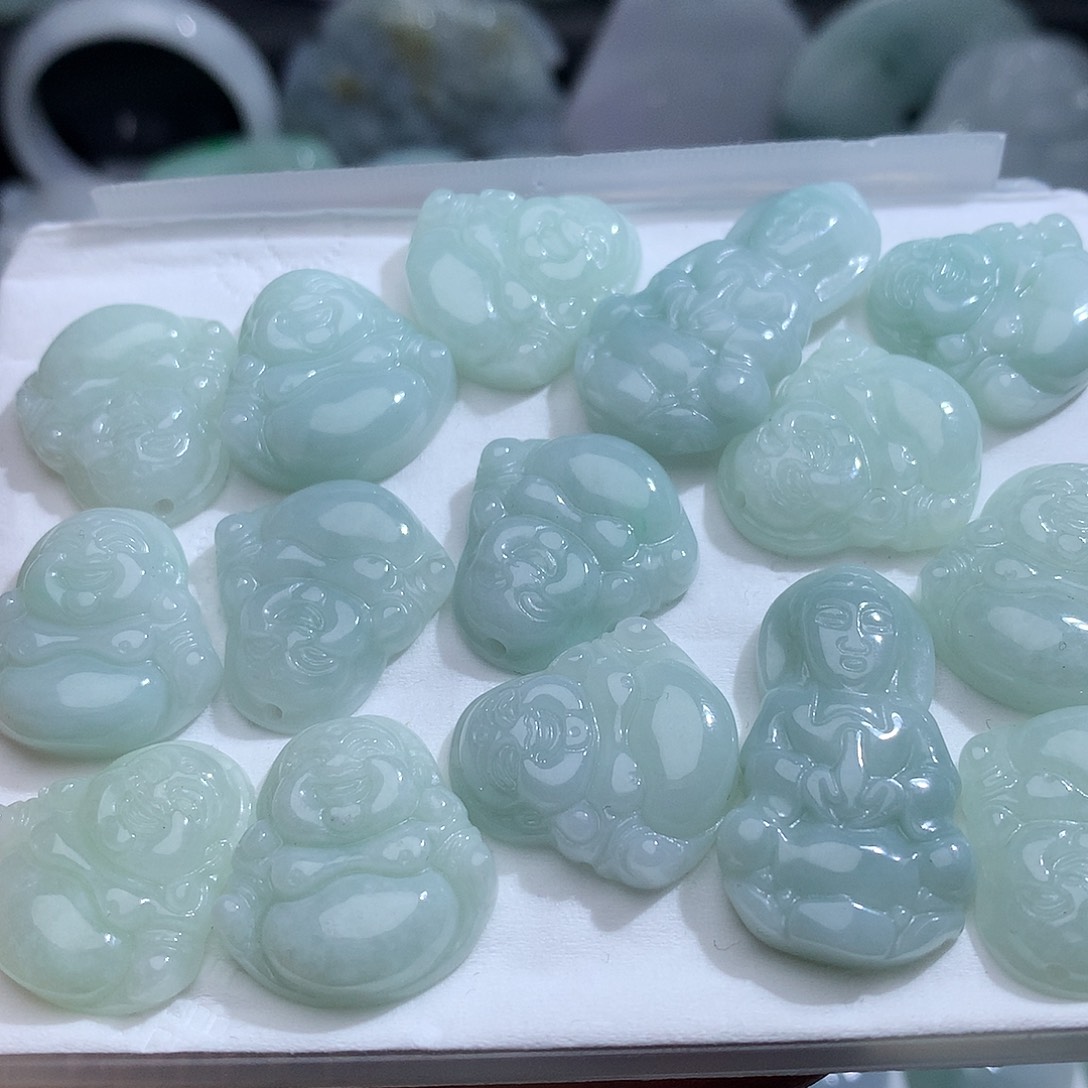 翡翠未镶嵌颈饰发1个
