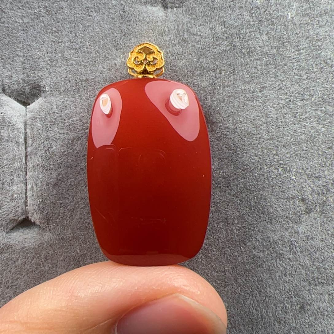 18K金镶嵌吊坠南红玛瑙