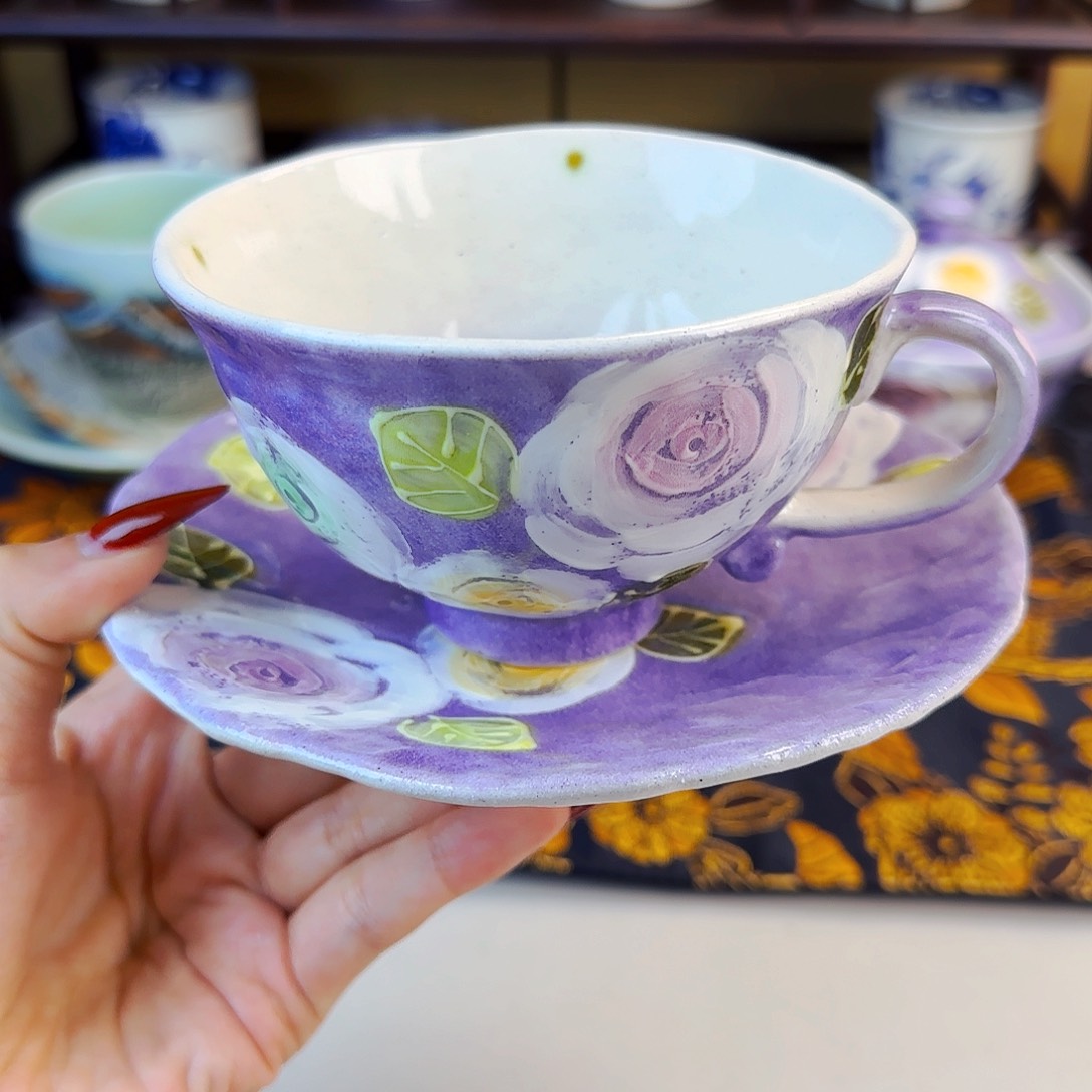 他家茶具瓷器真美！