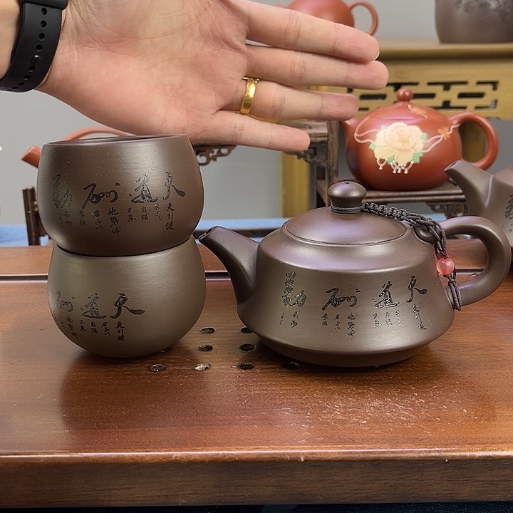 紫砂茶壶一壶两杯两茶之间也就
