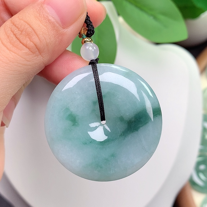 枫****颈饰未镶嵌翡翠平安扣 39.1x6.4mm