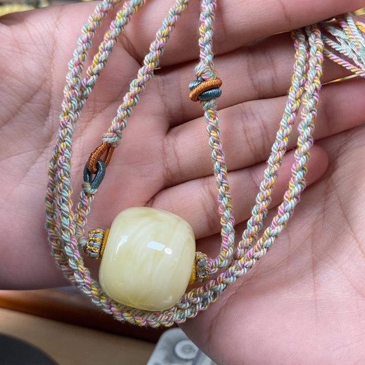 琥珀裸石未镶嵌锁骨坠