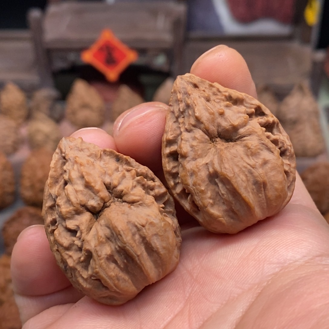 文玩核桃把件双面鬼脸