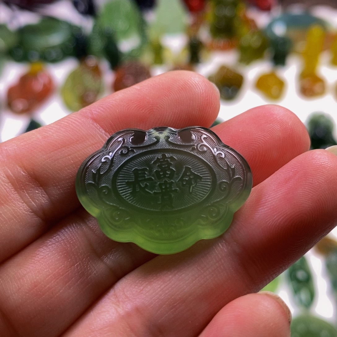 蛇纹石玉颈饰未镶嵌