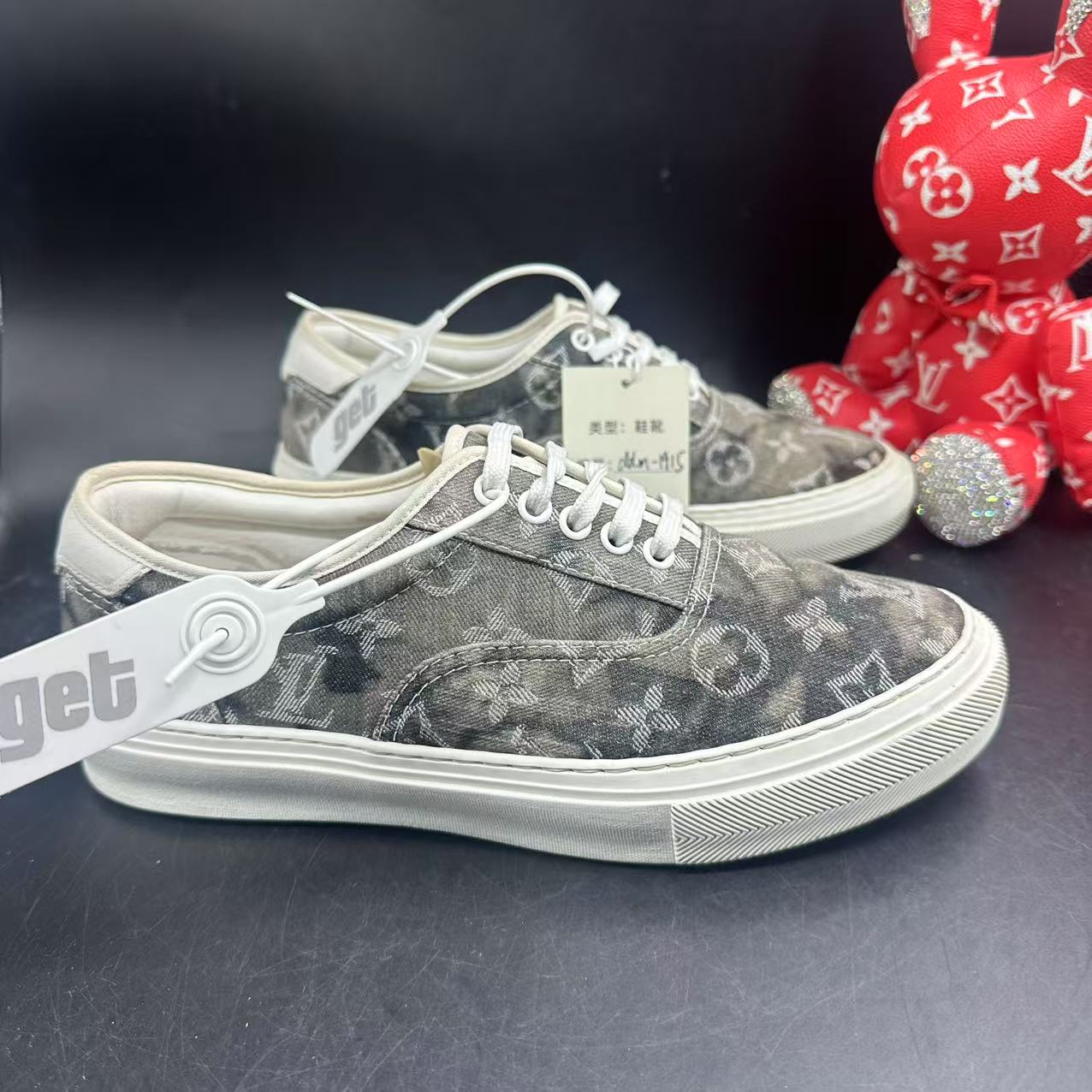 95新 LouisVuitton/路易威登 男士灰色墨染老花板鞋40欧码ddm1915