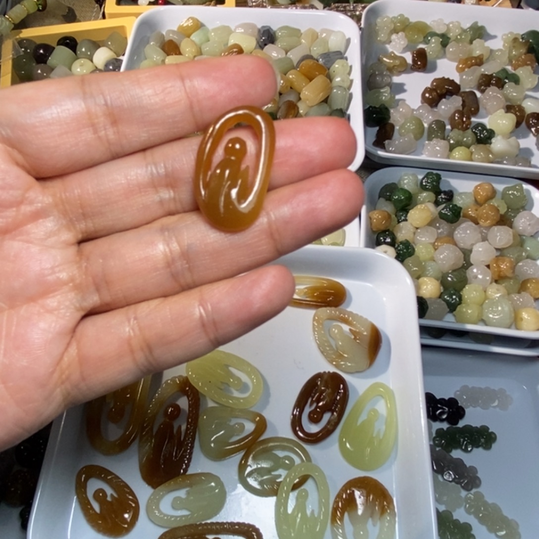 小***鱼和田玉未镶嵌手链