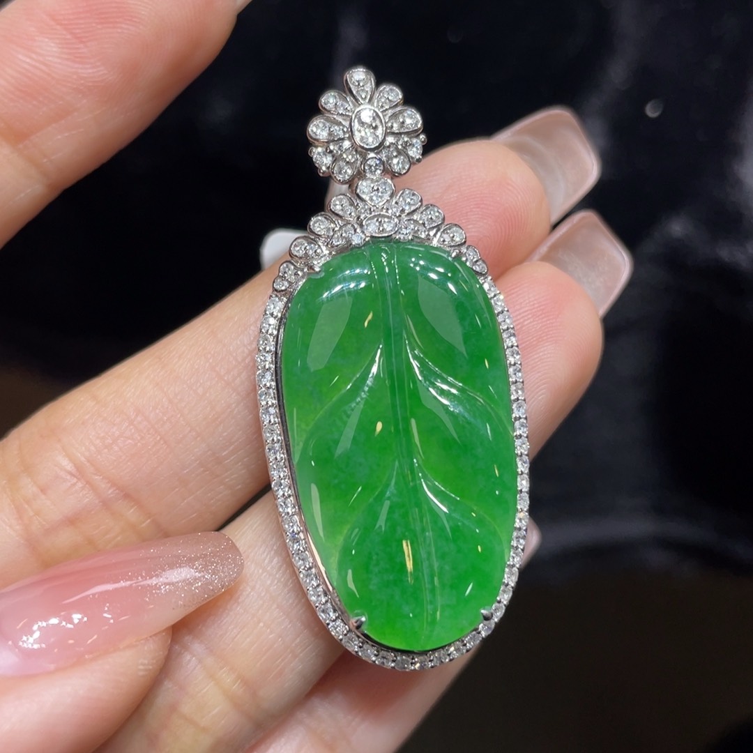 翡翠颈饰18K金镶嵌天然缅甸翡翠