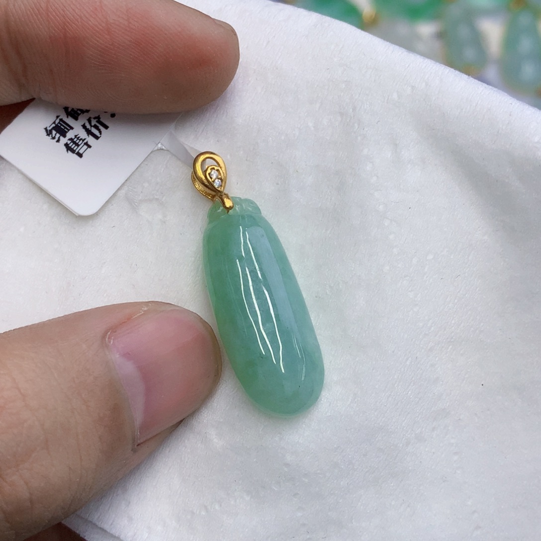 翡翠未镶嵌颈饰翡翠
