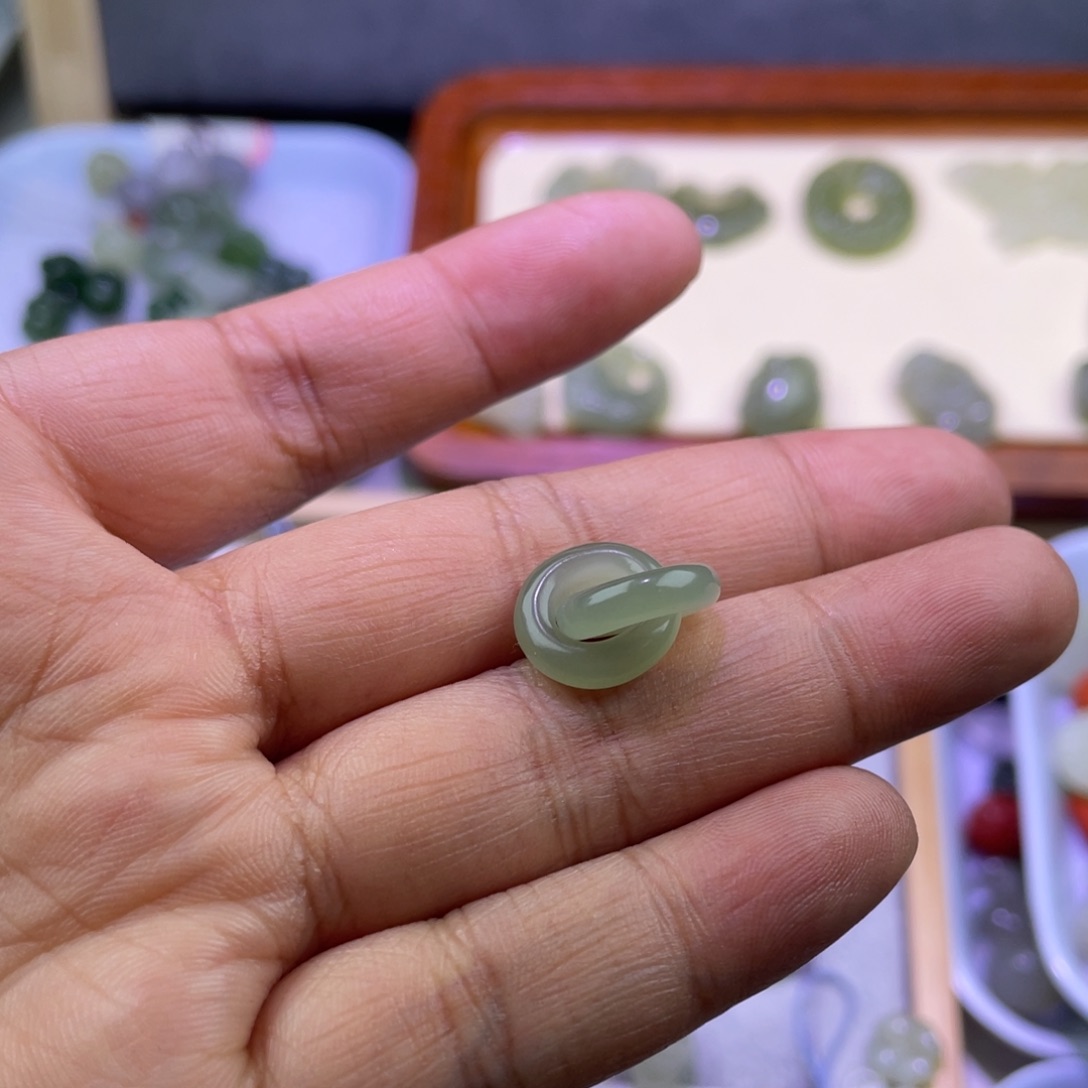 和田玉环环相扣未镶嵌