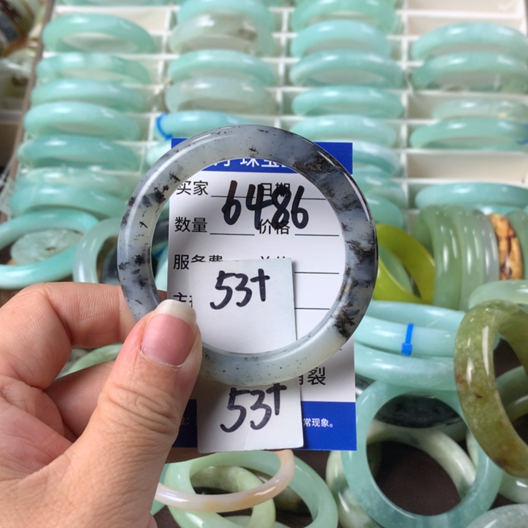 蛇纹石玉手镯未镶嵌6486