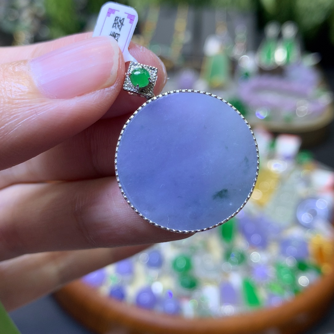 颈饰18K金镶嵌翡翠