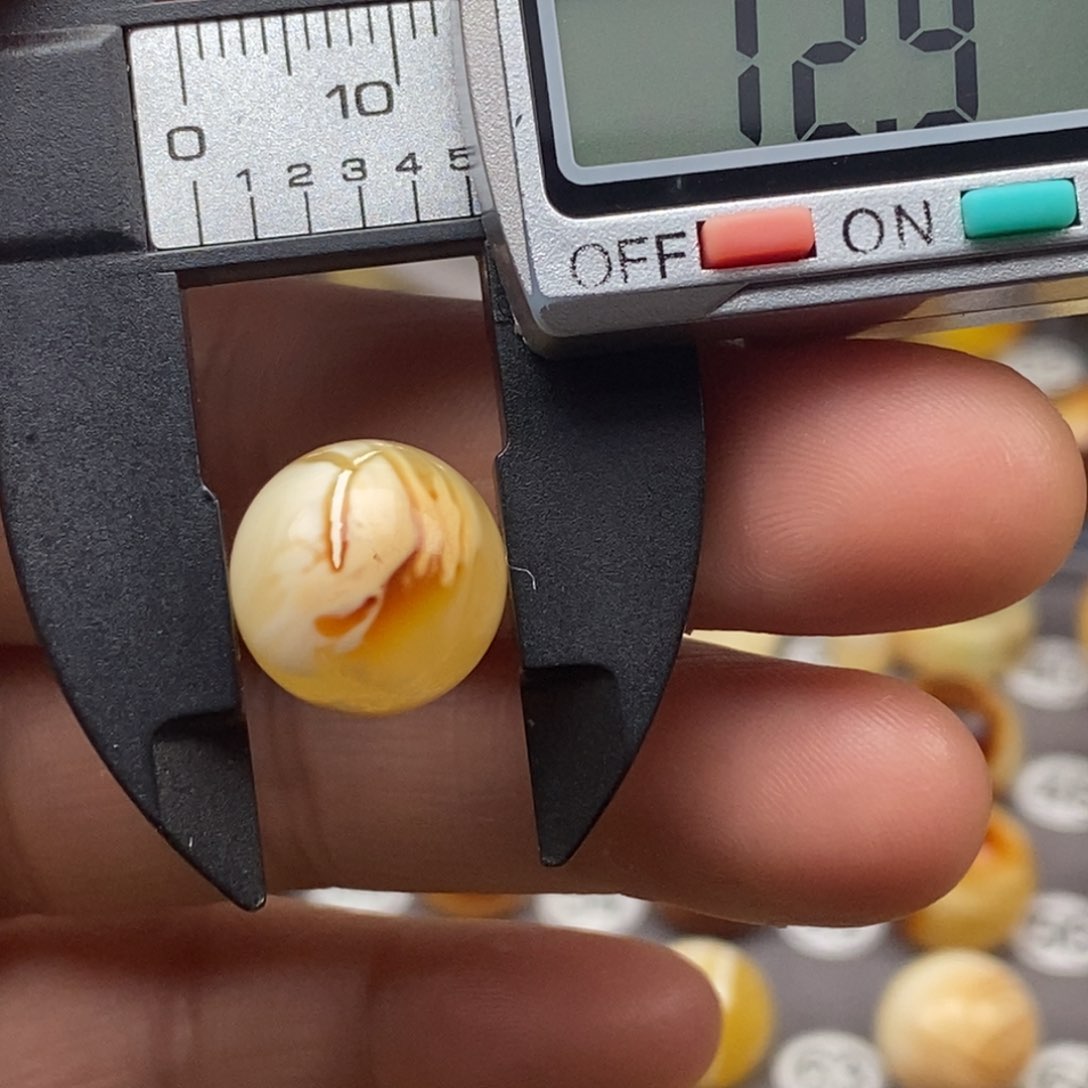 蜜蜡珠宝奇石未镶嵌