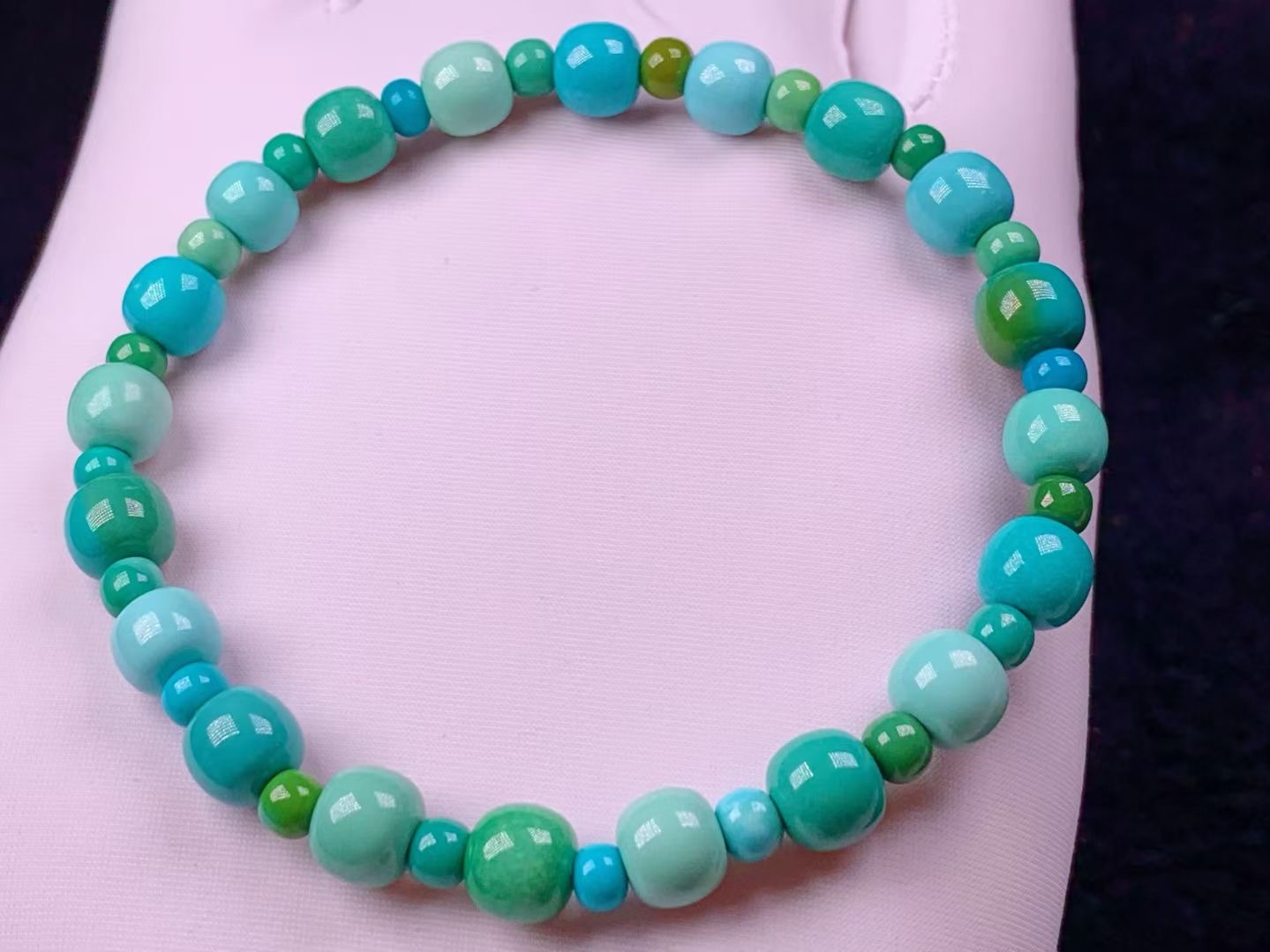 原矿高瓷高色炫彩绿松石老型手串 颗颗瓷釉级 整体品相干净  时尚