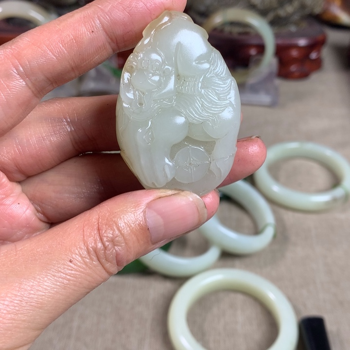 赵***赵和田玉（糖玉）未镶嵌手镯