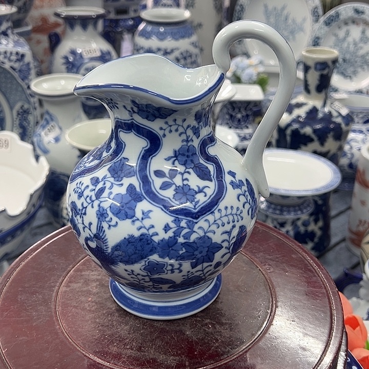 摆件青花瓷手工手绘高温釉下彩家居摆件，公道杯引流壶