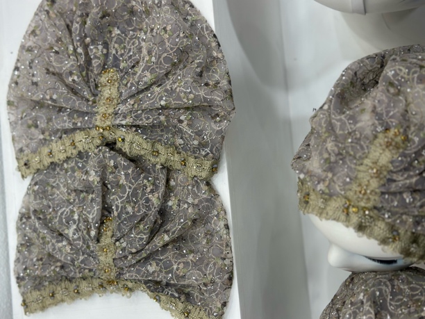 2025新款米幻色发戴帽子