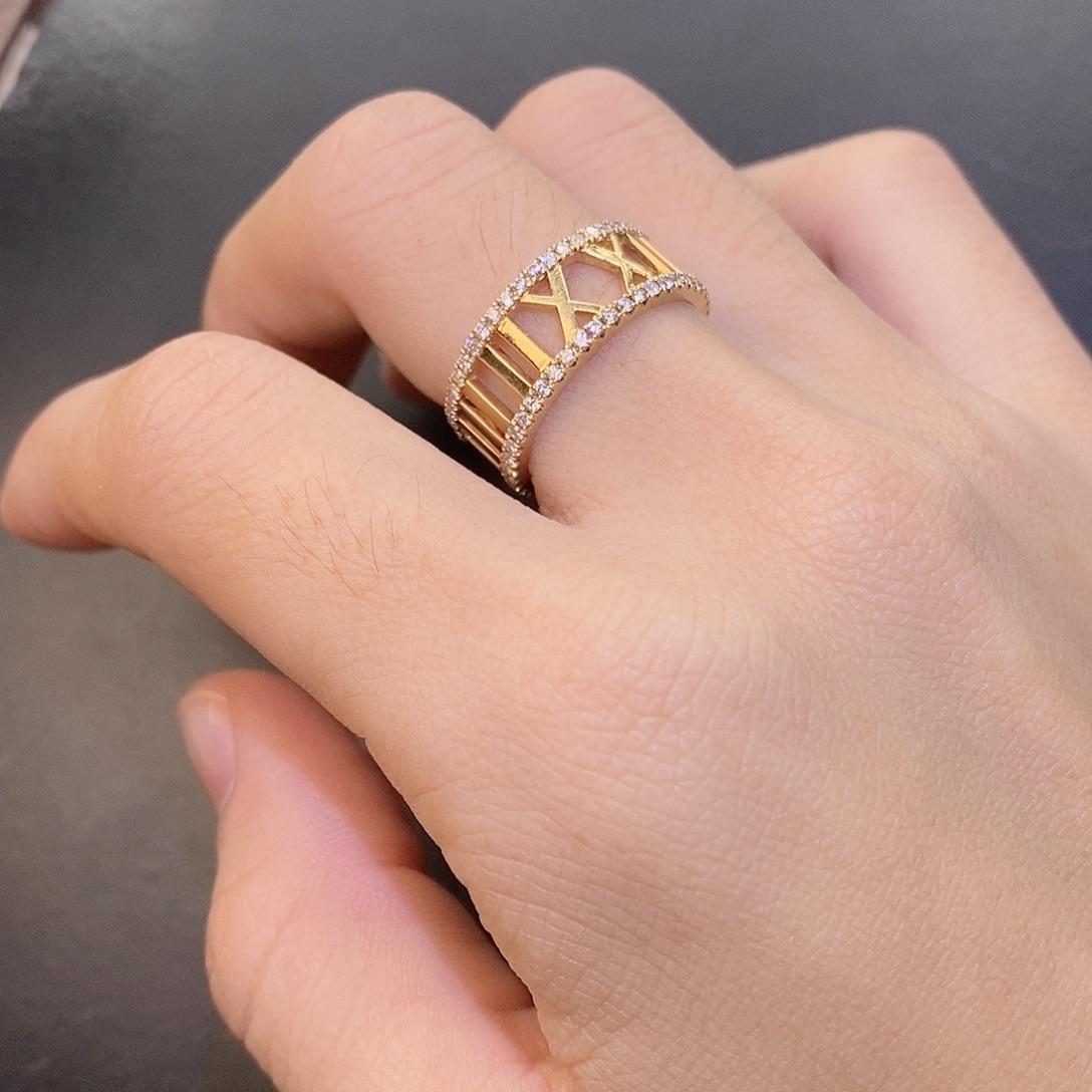 18K金镶嵌钻石戒指/指环罗马数字镂空k黄