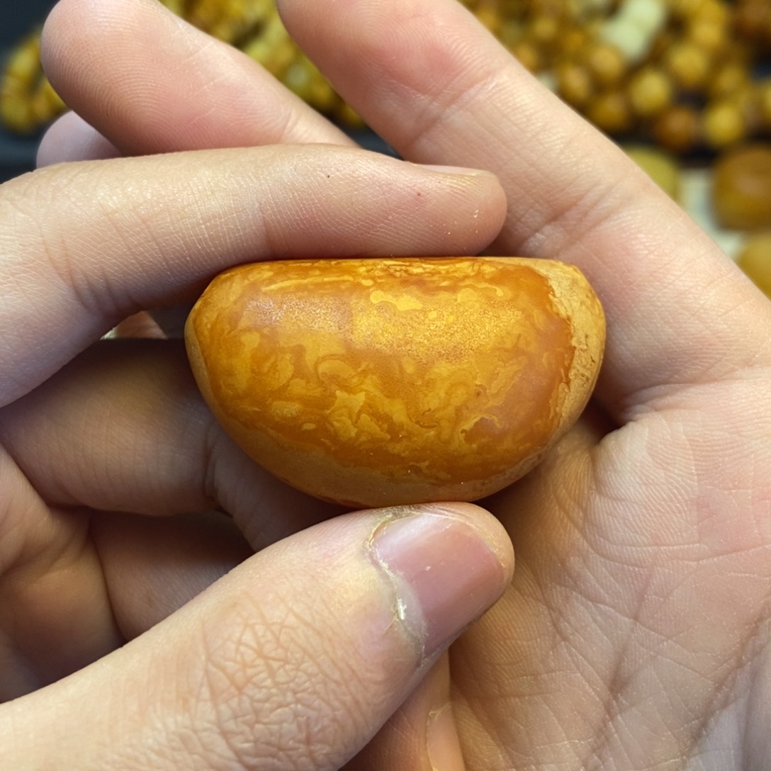 琥珀足铂镶嵌珠宝奇石