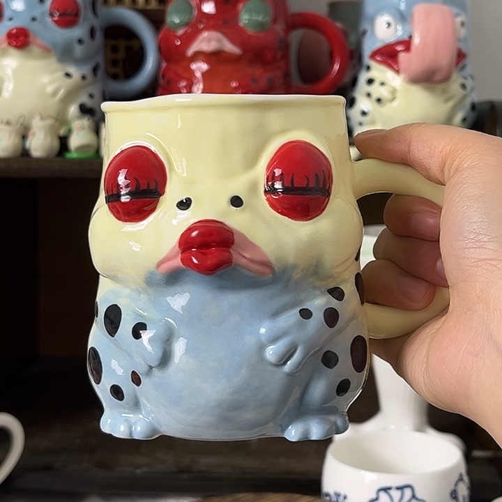 小***~陶闭眼亲亲蓝黄色抽象