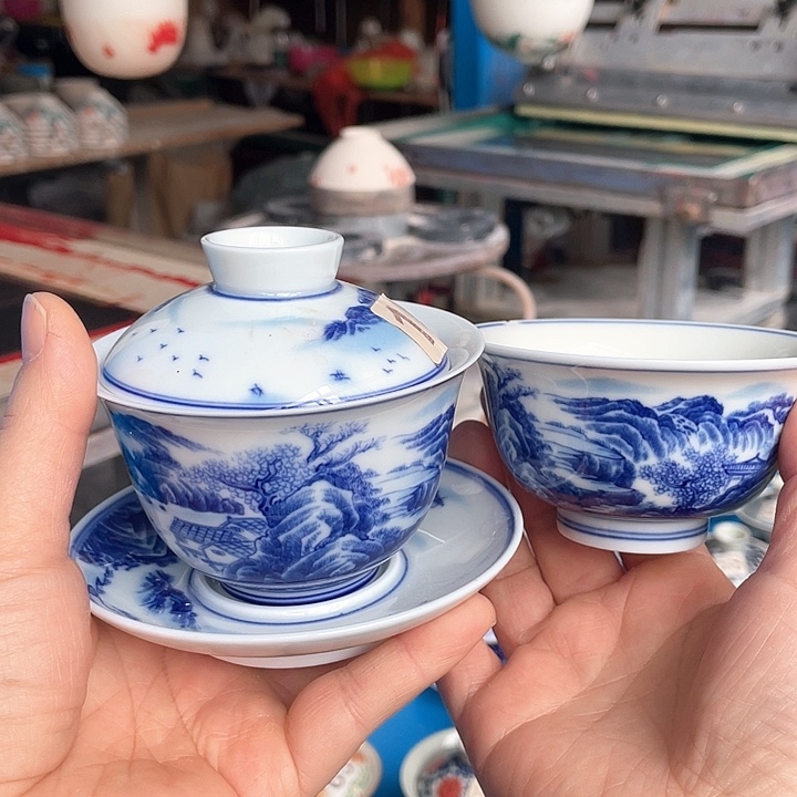 青花釉下彩盖碗杯子大的