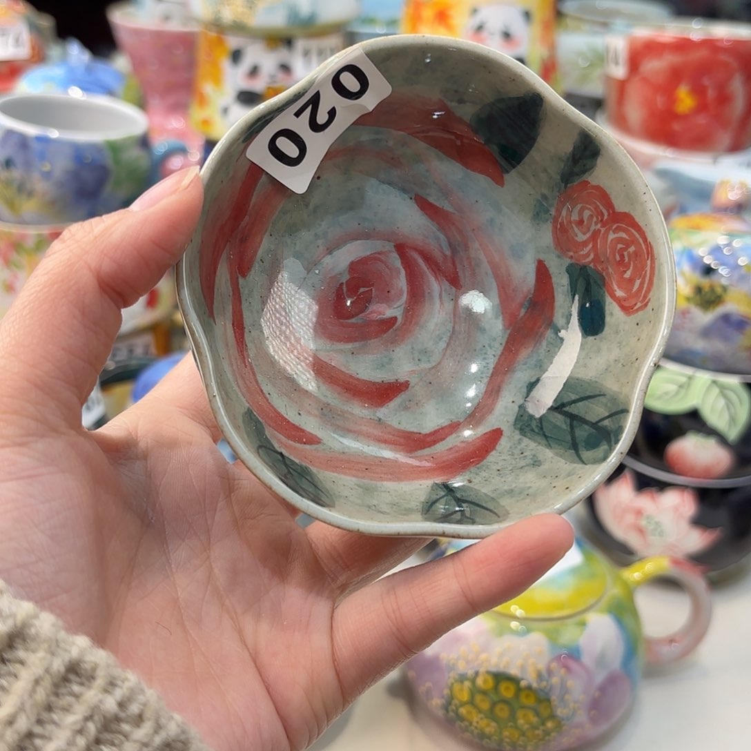 瓷片兔兔好可爱呀打个