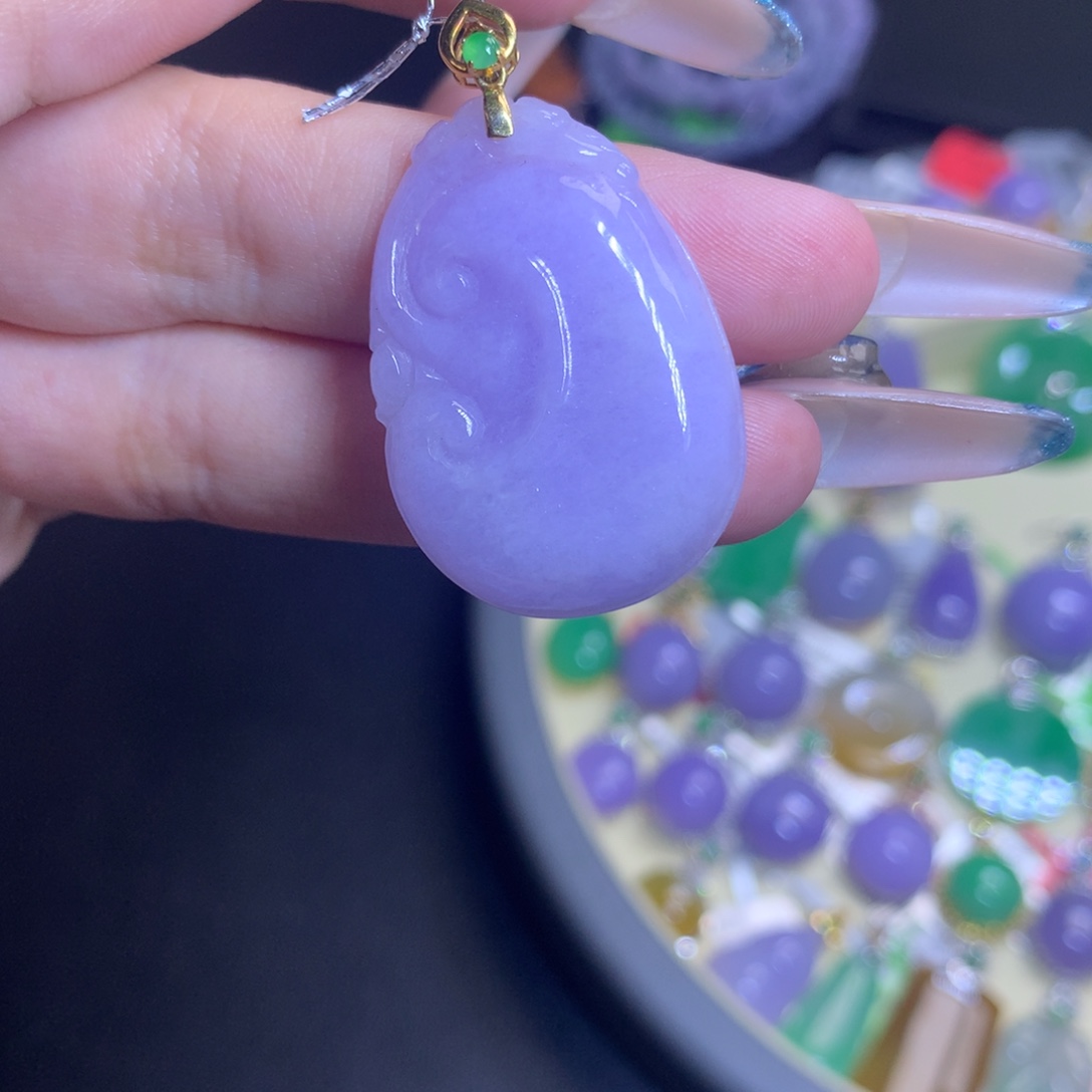 颈饰18K金镶嵌翡翠天然