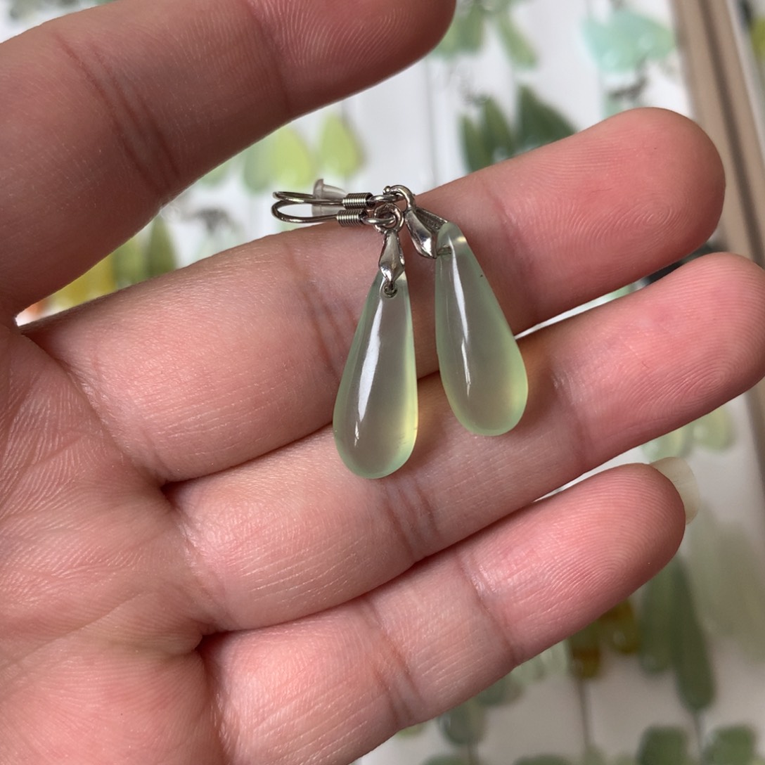 蛇纹石玉耳环未镶嵌