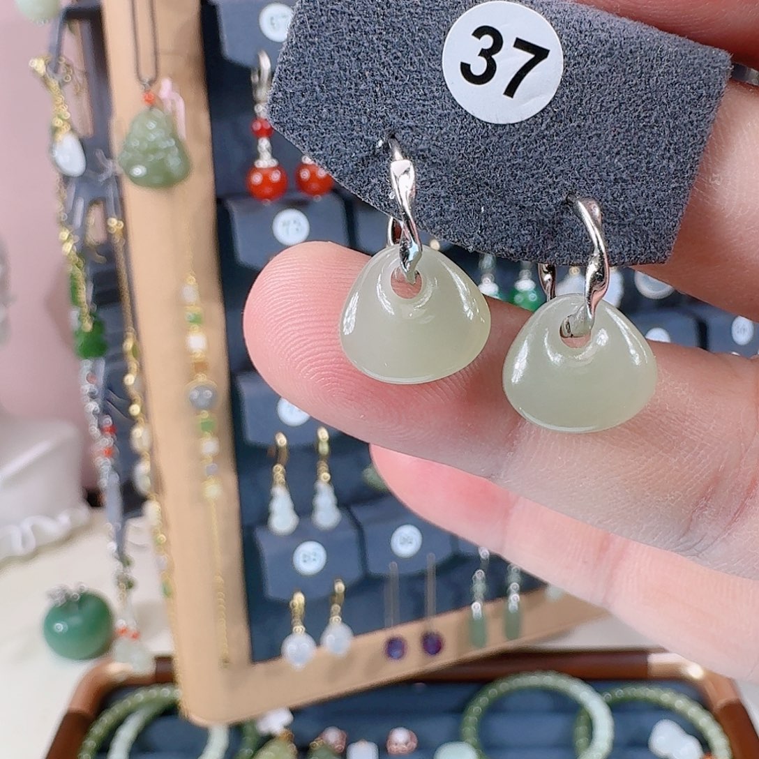 @***年和田玉银S925镶嵌耳饰