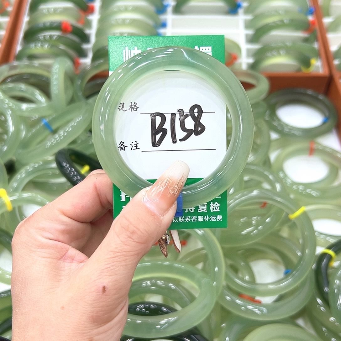 四***.蛇纹石玉未镶嵌手镯