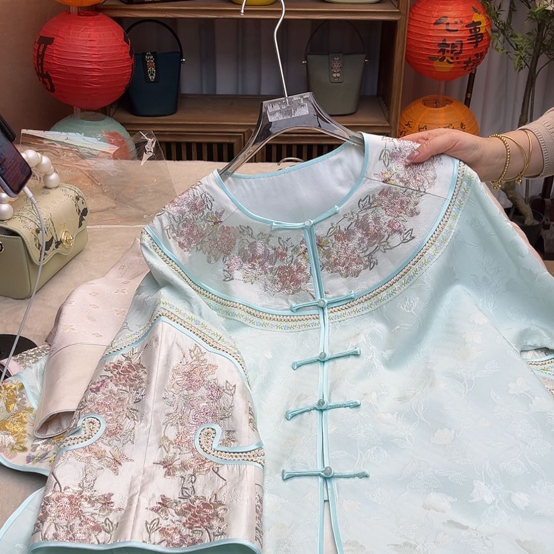 刺绣太太服绣花云肩104