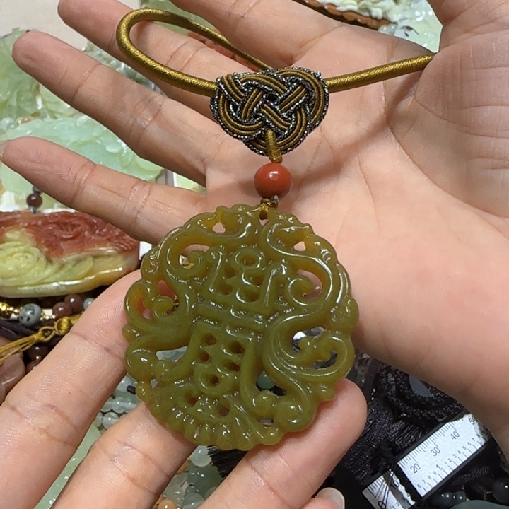 蛇纹石玉未镶嵌吊坠